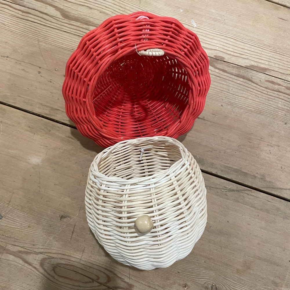 Red and Cream Wicker Mushroom Bag - Picture 4 of 5